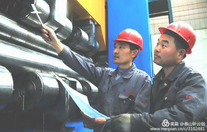 山東宏康機(jī)床優(yōu)秀工匠生產(chǎn)現(xiàn)場.png